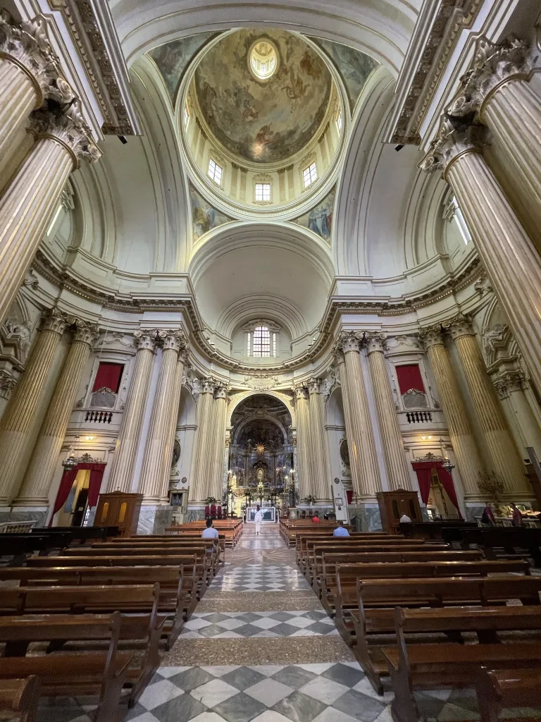Interiorul Sanctuarului Madonnei di San Lucca, Bologna