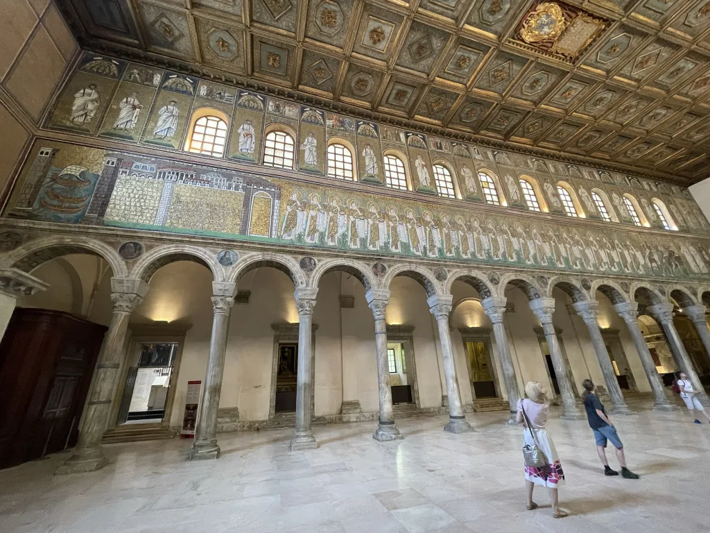 O parte din mozaicurile din Bazilica di S. Apollinare Nouvo, Bologna