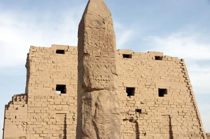 egipt-obelisc-karnak Obelisc, Templul din Karnak