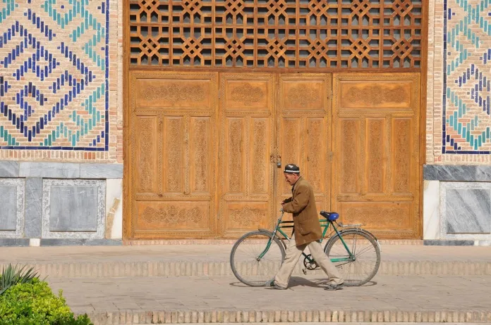 uzbekistan-shakrisabz Om cu bicicleta in Shakrisabz