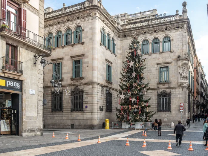 barcelona-brad-craciun Decoratiuni iarna Barcelona