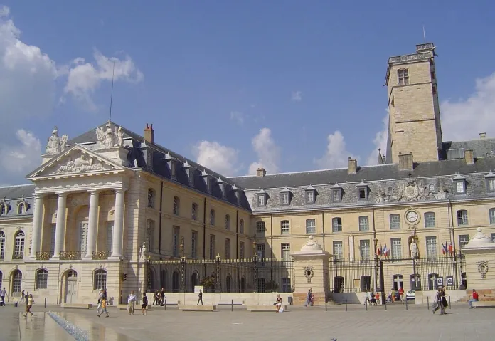 franta-dijon-palat Palatul Ducilor de Burgundia, Dijon