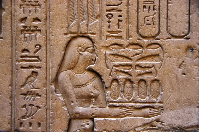 egipt-templu-edfu Templul din Edfu, Egipt