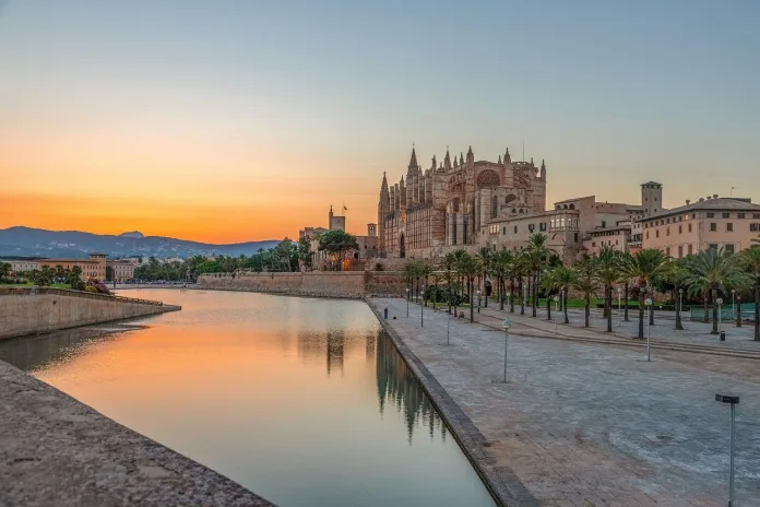 spania-palma-de-mallorca-catedrala Catedrala La Seu, Palma de Mallorca