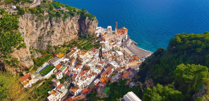 italia-amalfi-de-sus Amalfi, Italia